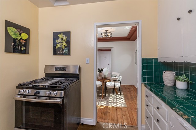 Detail Gallery Image 13 of 32 For 121 N Myers, Burbank,  CA 91506 - 4 Beds | 2 Baths