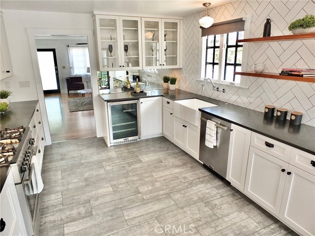 Detail Gallery Image 6 of 22 For 4132 E Theresa St, Long Beach,  CA 90814 - 2 Beds | 2 Baths