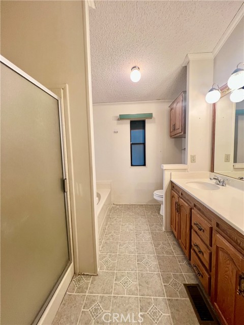 24600 Mountain Ave, Hemet CA: https://media.crmls.org/medias/f5a7f015-138e-441b-86f2-3a10c1148447.jpg