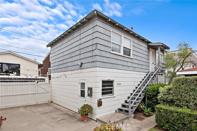 610 Marguerite Avenue, Corona del Mar CA: https://media.crmls.org/medias/f5a8c3cf-1899-41a3-abed-f91a15ebdb3c.jpg