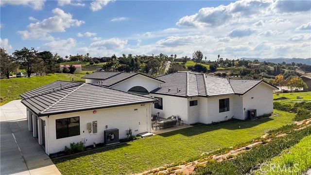 Detail Gallery Image 3 of 66 For 2027 via Monserate, Fallbrook,  CA 92028 - 4 Beds | 4 Baths