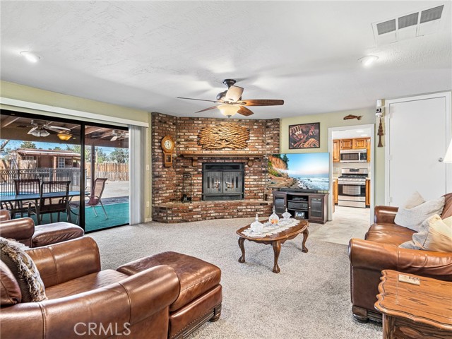 Detail Gallery Image 9 of 45 For 14154 Hopi, Apple Valley,  CA 92307 - 3 Beds | 2 Baths