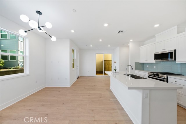 Detail Gallery Image 9 of 41 For 322 Proctor, Irvine,  CA 92618 - 4 Beds | 3/1 Baths