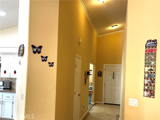 Detail Gallery Image 4 of 27 For 16312 Molino, Victorville,  CA 92395 - 3 Beds | 2 Baths