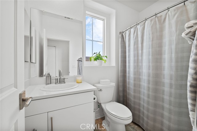 Detail Gallery Image 20 of 41 For 16667 Snowdrop #2,  Fontana,  CA 92336 - 4 Beds | 3 Baths