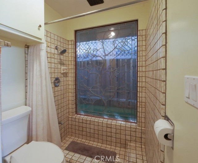Primary Bathrom Shower/Tub