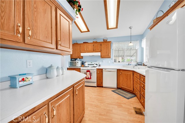 Detail Gallery Image 8 of 20 For 27701 Murrieta Rd #206,  Menifee,  CA 92586 - 2 Beds | 2 Baths