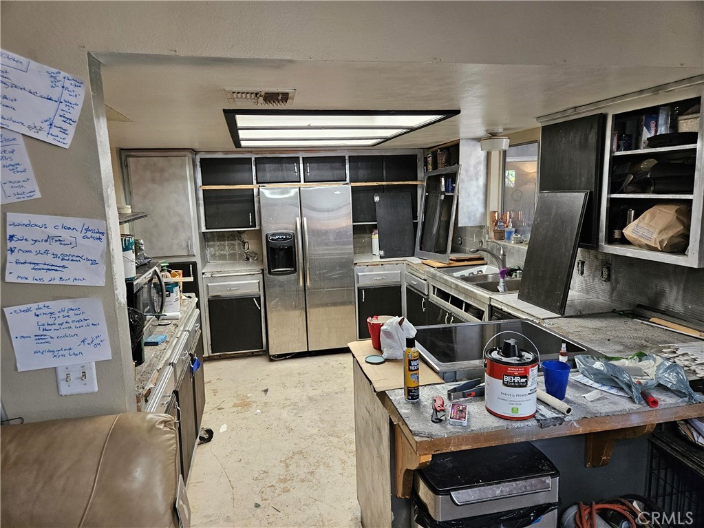 https://media.crmls.org/medias/f5ac9897-ce47-4caa-aac2-c43883f2d7be.jpg?preset=X-Large