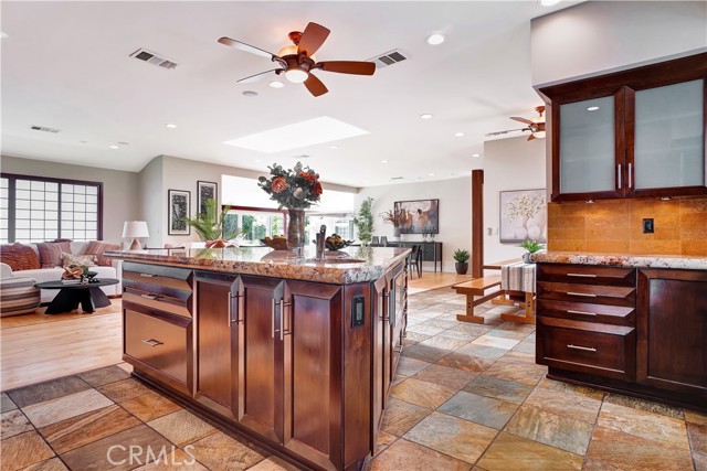 4532 Del Moreno Drive, Woodland Hills CA: https://media.crmls.org/medias/f5acdc33-4040-4950-a9f4-273960c6f94c.jpg