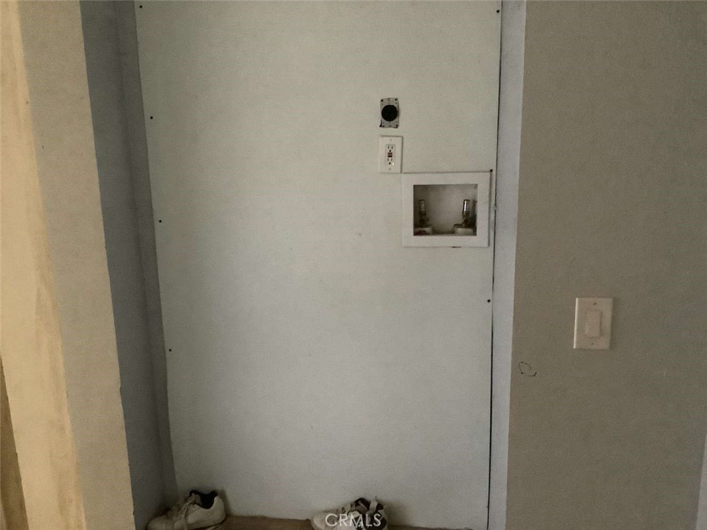https://media.crmls.org/medias/f5ad56d9-d31b-4f93-a8d9-5dd8d8468c2b.jpg?preset=X-Large
