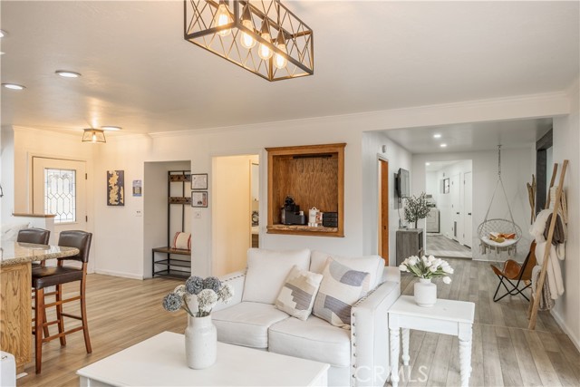 188 S Finch Drive, Big Bear Lake CA: https://media.crmls.org/medias/f5ad5a12-263b-4d32-8da0-c6ff5a72404c.jpg