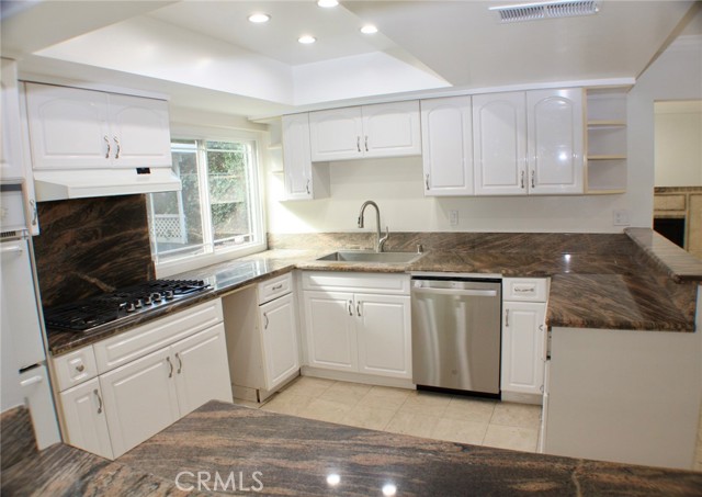 21740 Ulmus Drive, Woodland Hills CA: https://media.crmls.org/medias/f5adc7dc-f8d9-495c-9fd6-676ddd523ecc.jpg