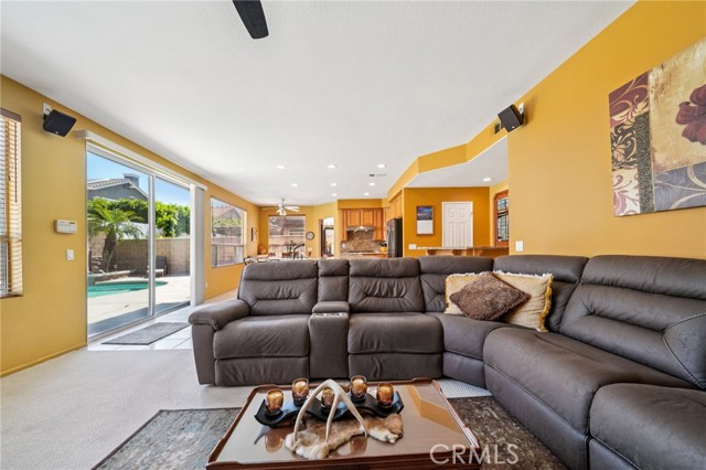 6586 Manzanita Court, Chino CA: https://media.crmls.org/medias/f5ae095d-aaa4-4816-88e7-b6a1bb710f5e.jpg