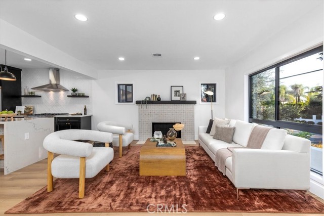 Detail Gallery Image 6 of 25 For 312 N Bronson Ave, Los Angeles,  CA 90004 - 2 Beds | 1 Baths