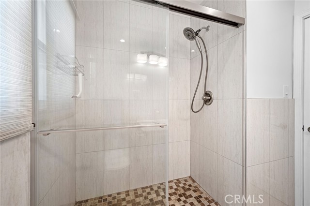 8337 Valecrest Drive, Sun Valley CA: https://media.crmls.org/medias/f5afc28c-95e1-41b8-ac60-f8ff105e8e50.jpg