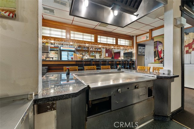 320 W Foothill Blvd, Upland CA: https://media.crmls.org/medias/f5afcea4-cc3d-45e1-8b24-ddd864a4fb97.jpg