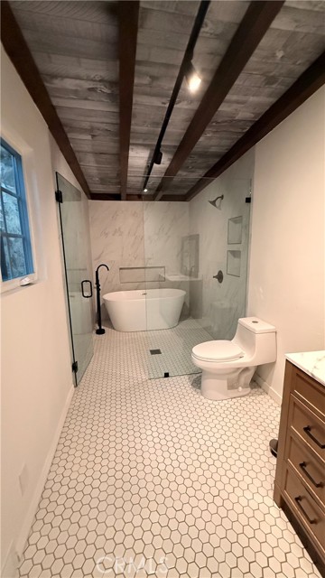 Detail Gallery Image 13 of 17 For 9552 Ventura Way, Chatsworth,  CA 91311 - 3 Beds | 2 Baths