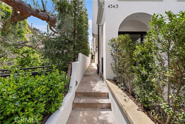 Detail Gallery Image 2 of 20 For 434 1/2 Dahlia Ave, Corona Del Mar,  CA 92625 - 2 Beds | 2/1 Baths