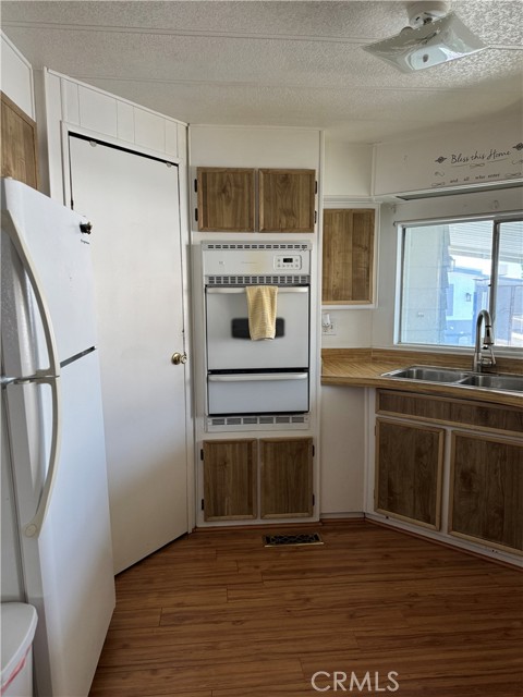 12700 2nd Street, Yucaipa CA: https://media.crmls.org/medias/f5b0dc32-f50d-46f0-9a10-604a8da3b226.jpg