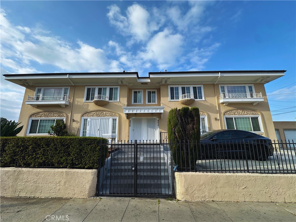 4656 Oakwood Ave