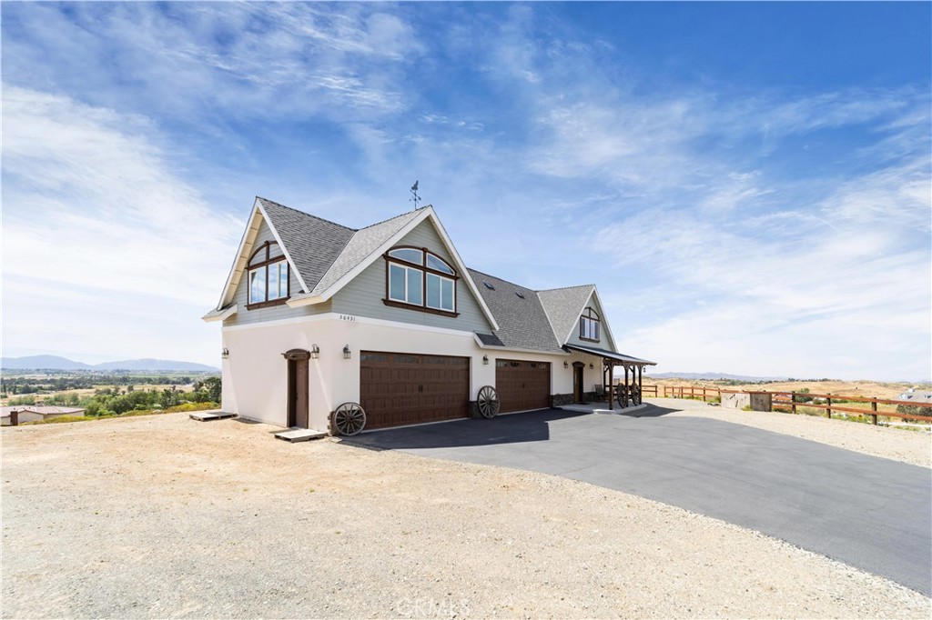 https://media.crmls.org/medias/f5b17d7f-4b7f-4155-9686-185d324524f8.jpg?preset=X-Large