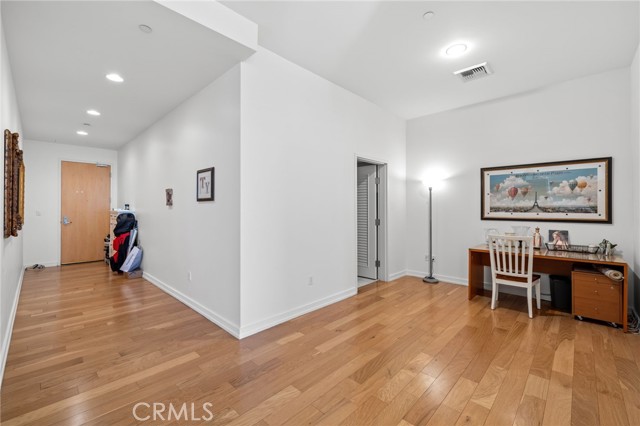 Detail Gallery Image 5 of 23 For 801 S Grand #1611,  Los Angeles,  CA 90017 - 2 Beds | 2 Baths