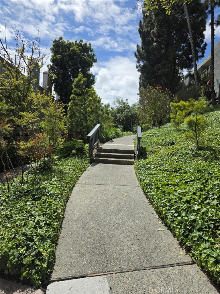 https://media.crmls.org/medias/f5b23ffd-4b00-49d0-9621-52e8c2861628.jpg?preset=X-Large
