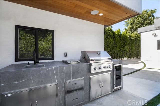 Detail Gallery Image 8 of 47 For 6230 Beeman Ave, North Hollywood,  CA 91606 - 6 Beds | 4/2 Baths