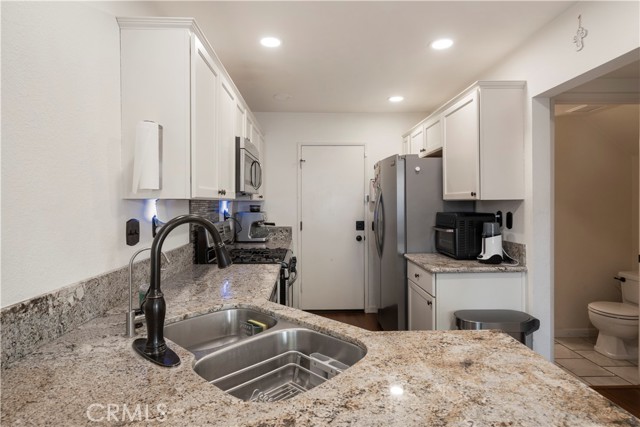 Detail Gallery Image 15 of 37 For 229 Windsong Ct, Azusa,  CA 91702 - 3 Beds | 3 Baths