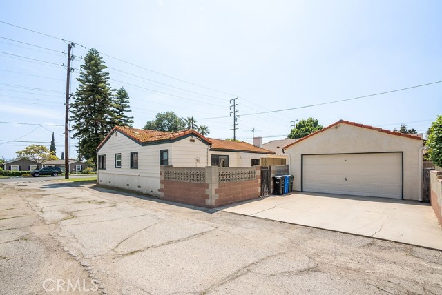 10525 Olive Street, Temple City CA: https://media.crmls.org/medias/f5b454bc-45f9-472e-8871-8804d67bdd97.jpg