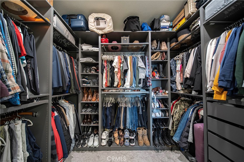 https://media.crmls.org/medias/f5b458b6-bbff-45a1-9076-f3f2ab5c7e8e.jpg?preset=X-Large