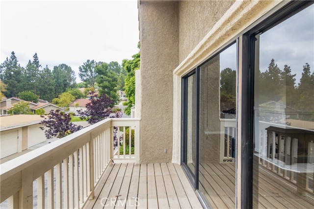 661 La Corona Court, Oak Park CA: https://media.crmls.org/medias/f5b49fc7-034a-4130-aee0-200dea94452c.jpg