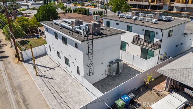 Detail Gallery Image 2 of 7 For 11140 Woodley Ave #1/4,  Granada Hills,  CA 91344 - 1 Beds | 1 Baths