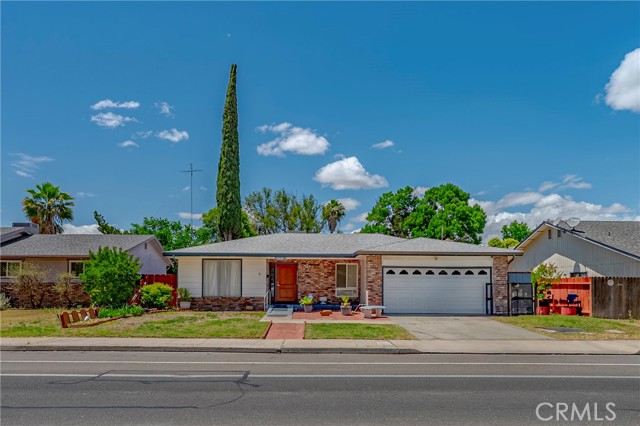 Detail Gallery Image 1 of 38 For 3557 M St, Merced,  CA 95348 - 3 Beds | 2 Baths
