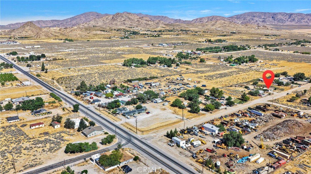 https://media.crmls.org/medias/f5b66319-7aae-4688-92b7-272af762c684.jpg?preset=X-Large