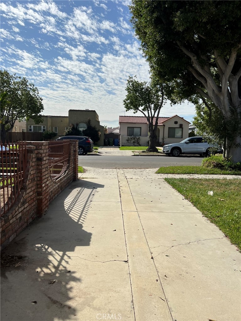 https://media.crmls.org/medias/f5b67910-3e2c-44a4-8264-e9bd01287010.jpg?preset=X-Large