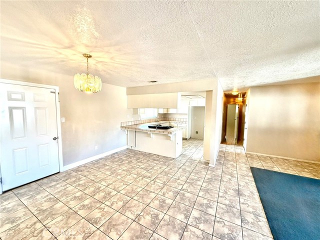 7795 Oakwood Avenue, Hesperia CA: https://media.crmls.org/medias/f5b67b30-423b-49f8-bdc8-6d319f09185b.jpg