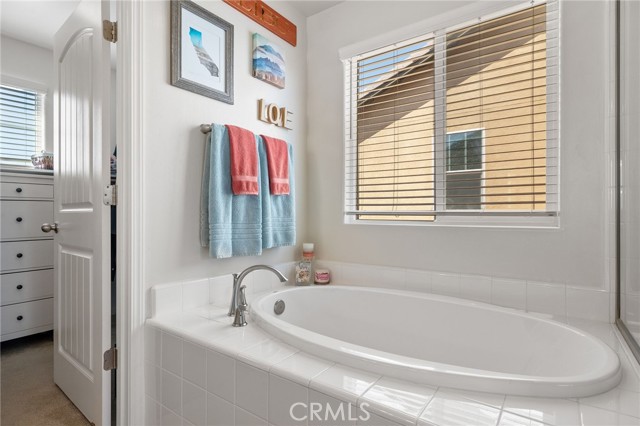 12200 White Rapids Way, Bakersfield CA: https://media.crmls.org/medias/f5b6998d-4578-427f-88e2-d7b24578e119.jpg