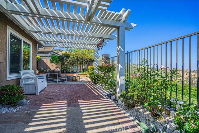 Detail Gallery Image 8 of 74 For 6117 E Garnet Cir, Anaheim Hills,  CA 92807 - 3 Beds | 3 Baths