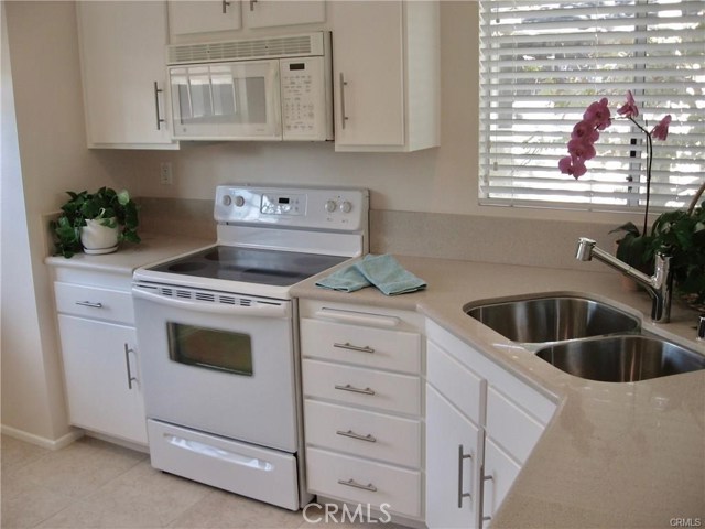 Detail Gallery Image 5 of 42 For 27 Highland, Irvine,  CA 92603 - 3 Beds | 2 Baths