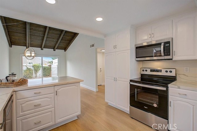 Detail Gallery Image 11 of 32 For 24086 Avenida Corona #34,  Dana Point,  CA 92629 - 4 Beds | 2/1 Baths