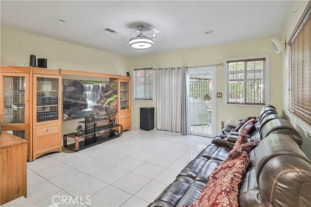 Detail Gallery Image 13 of 41 For 22121 Cantara St, Canoga Park,  CA 91304 - 3 Beds | 2 Baths