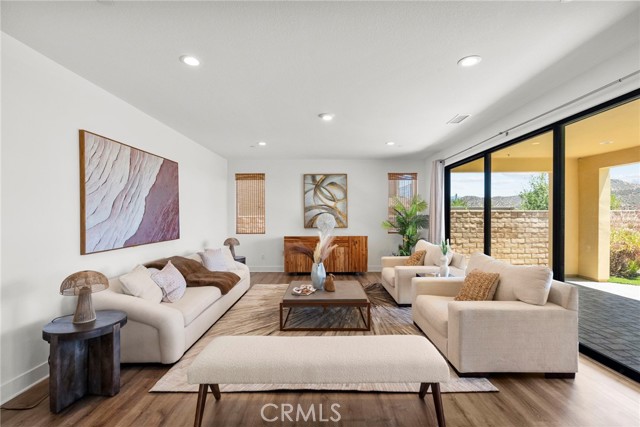 19162 Lauren Lane, Saugus CA: https://media.crmls.org/medias/f5b6f79c-8717-4c23-ac66-f4bd0423927d.jpg