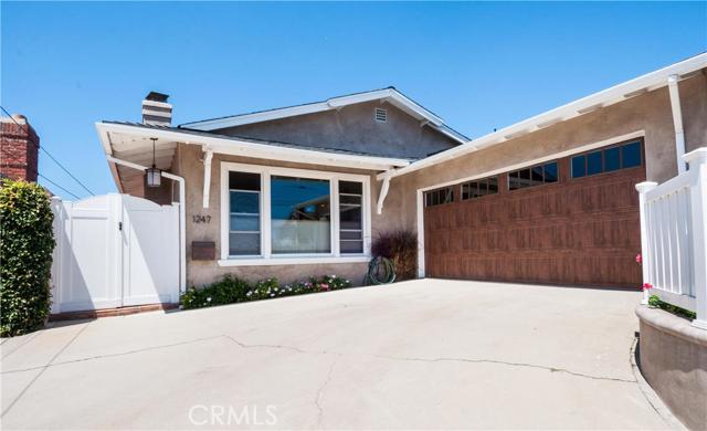 1247 11th Street, Manhattan Beach, California 90266, 3 Bedrooms Bedrooms, ,1 BathroomBathrooms,Residential,Sold,11th,SB16157149