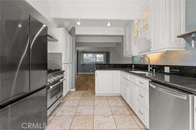 4040 Grand View Blvd, Los Angeles CA: https://media.crmls.org/medias/f5b803f8-4480-45f8-b4f2-46272ae5403d.jpg