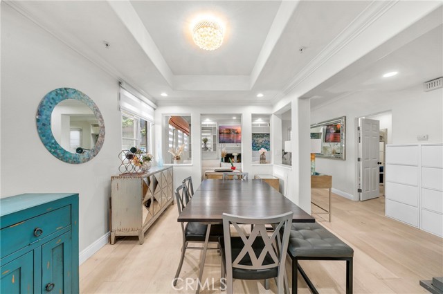 Detail Gallery Image 5 of 46 For 235 S Gale #102,  Beverly Hills,  CA 90211 - 2 Beds | 2 Baths