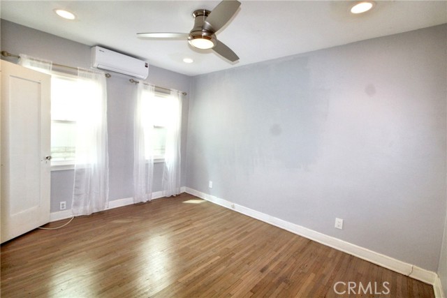 207 Santa Ana Avenue, Long Beach CA: https://media.crmls.org/medias/f5b88a49-53d3-4c14-8f13-9ca8c13ea2b4.jpg