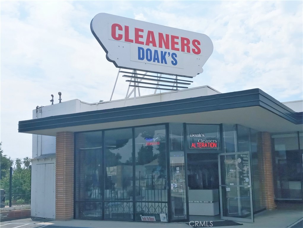 889 N Garey Avenue, Pomona, CA 91767