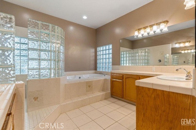 Detail Gallery Image 20 of 38 For 1933 Kellie Marie, Bakersfield,  CA 93314 - 5 Beds | 3 Baths
