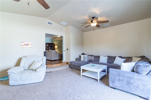 Detail Gallery Image 17 of 44 For 825 W Olive St, Corona,  CA 92882 - 3 Beds | 2 Baths